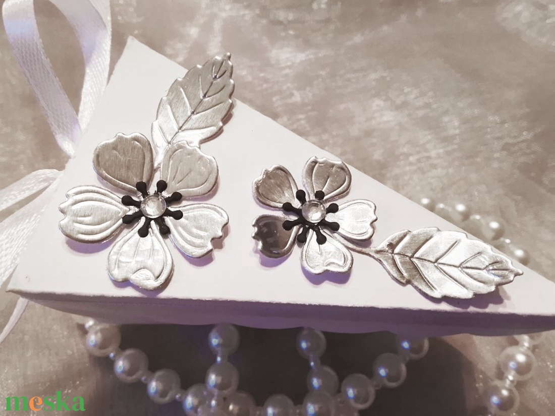 Esküvői meghívó - tortaszelet ezüst cseresznyevirágokkal - esküvő - meghívó & kártya - meghívó - Meska.hu