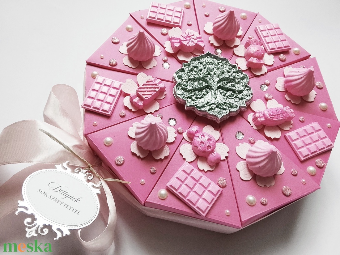 Rózsaszín papírtorta egy gyönyörű ezüst életfa faliképpel vagy hűtőmágnessel - otthon & életmód - papír, írószer - ajándékozás kellékei - papírtorta - Meska.hu