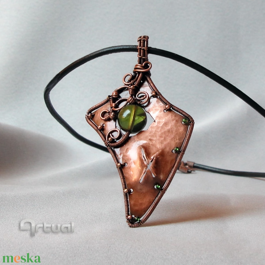 Egyedi steampunk vörösréz medál zöld gyöngyökkel - ékszer - nyaklánc - medálos nyaklánc - Meska.hu Egyedi steampunk vörösréz medál zöld gyöngyökkel - ékszer - nyaklánc - medálos nyaklánc - Meska.hu