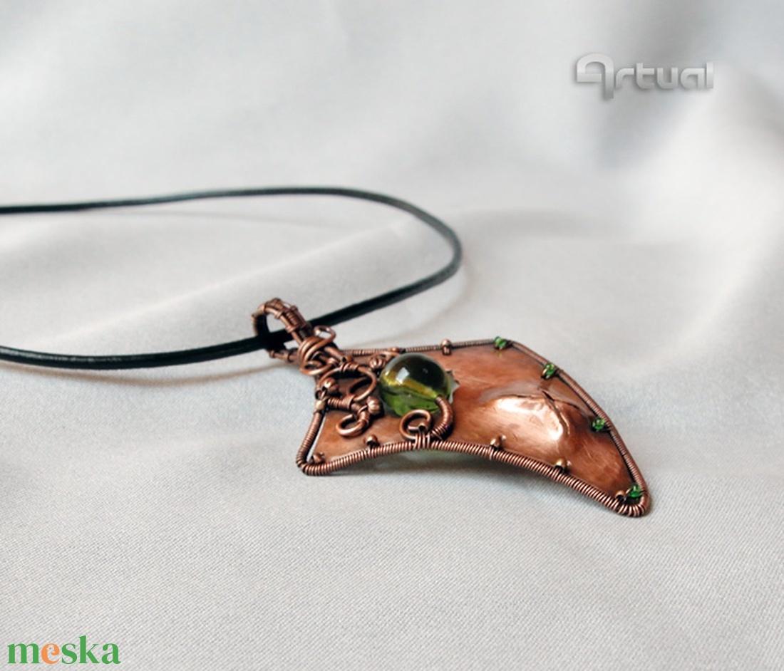 Egyedi steampunk vörösréz medál zöld gyöngyökkel - ékszer - nyaklánc - medálos nyaklánc - Meska.hu Egyedi steampunk vörösréz medál zöld gyöngyökkel - ékszer - nyaklánc - medálos nyaklánc - Meska.hu