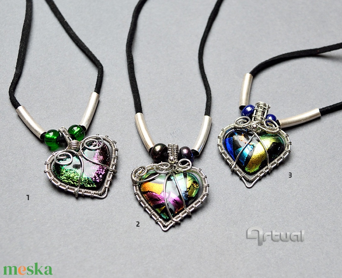 Színes szív alakú drótozott dichroic üveg medálok - ékszer - nyaklánc - medálos nyaklánc - Meska.hu Színes szív alakú drótozott dichroic üveg medálok - ékszer - nyaklánc - medálos nyaklánc - Meska.hu