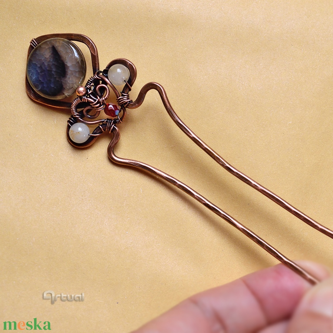 Kézműves réz hajtű fehér kalcit golyókkal és kékesszürke acháttal - ruha & divat - hajdísz & hajcsat - hajcsat & hajtű - Meska.hu