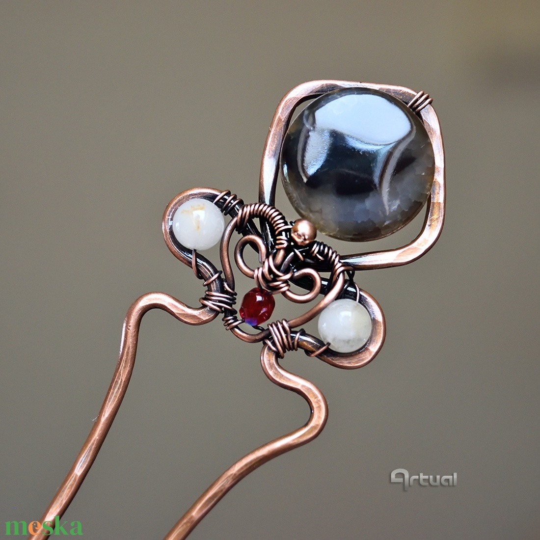 Kézműves réz hajtű fehér kalcit golyókkal és kékesszürke acháttal - ruha & divat - hajdísz & hajcsat - hajcsat & hajtű - Meska.hu