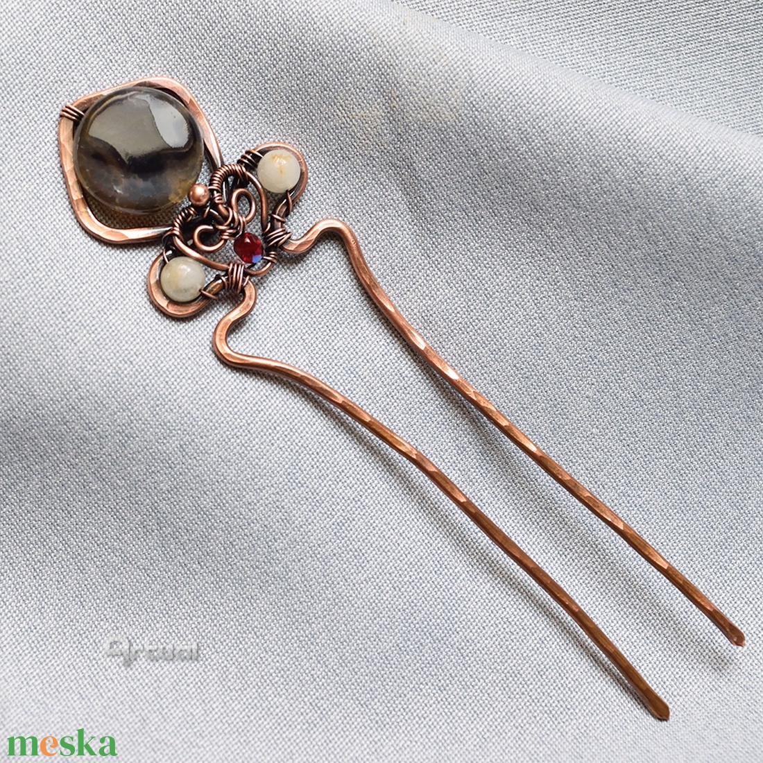 Kézműves réz hajtű fehér kalcit golyókkal és kékesszürke acháttal - ruha & divat - hajdísz & hajcsat - hajcsat & hajtű - Meska.hu