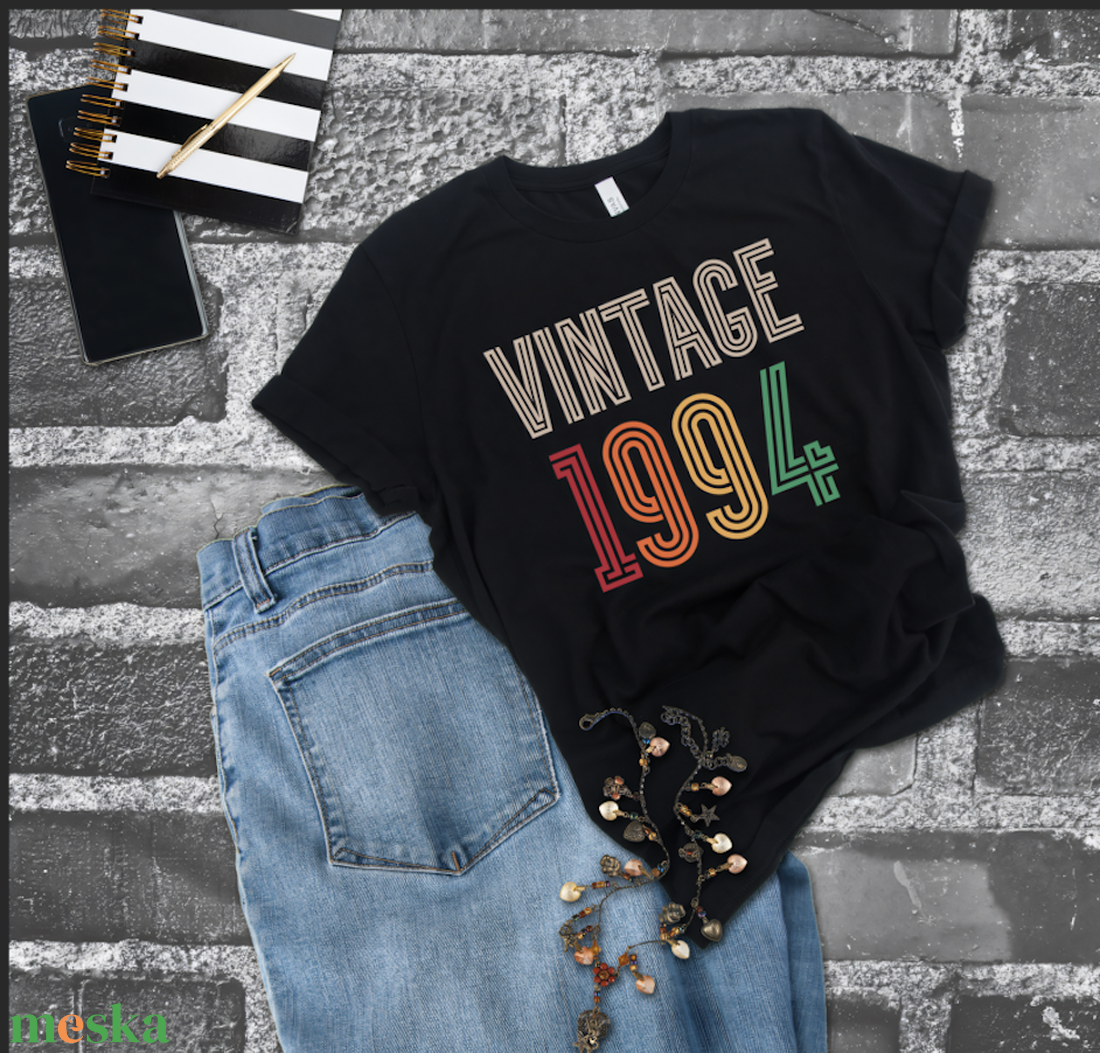 Vintage 30 éves szülinapi póló  Egyedi, kézzel készített design, glitteres opcióval! (Évszám megadható megjegyzésben) - ruha & divat - női ruha - póló, felső - Meska.hu