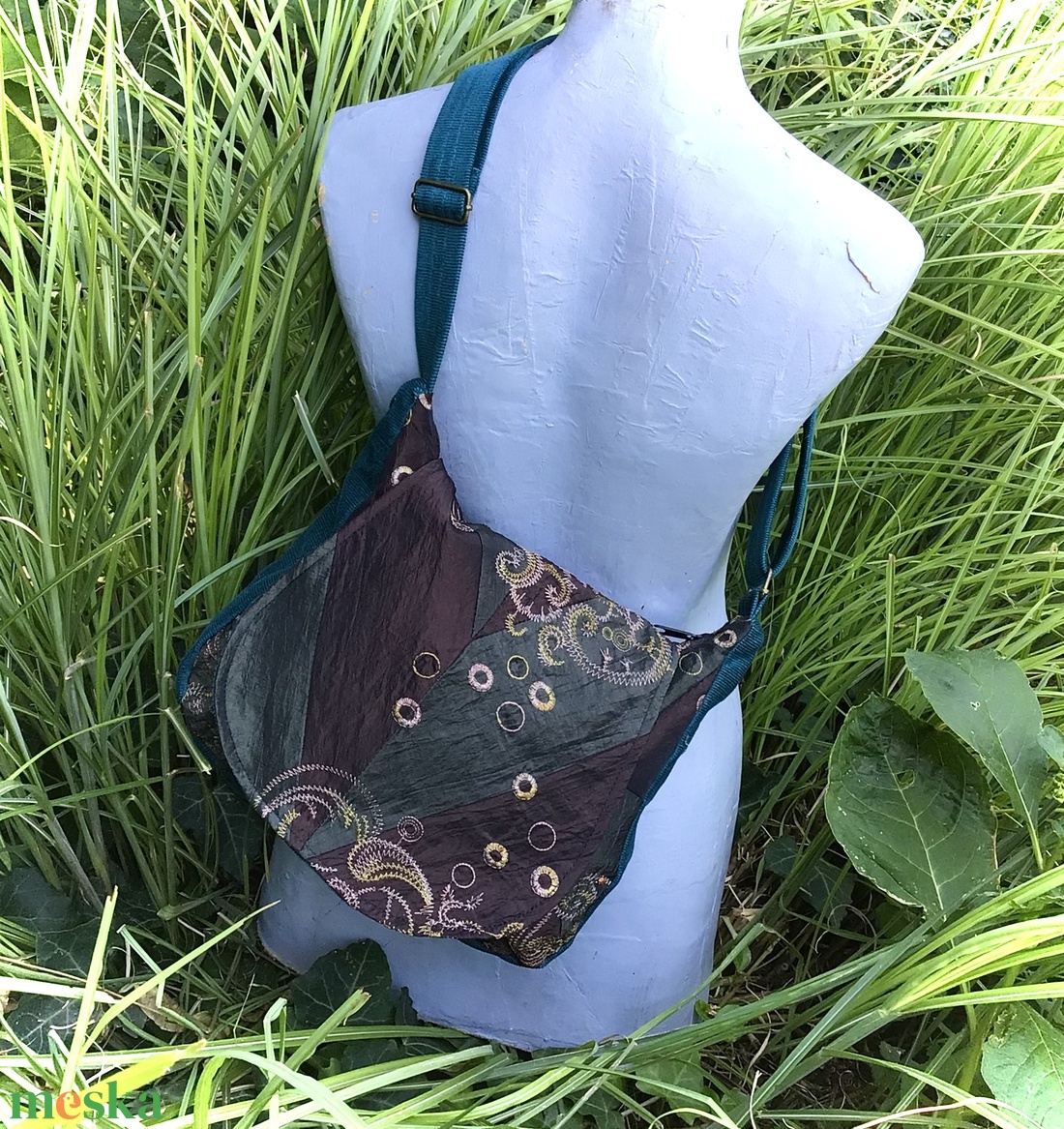 Hímzett erdő -patchwork női Tarisznya - táska & tok - kézitáska & válltáska - tarisznya - Meska.hu