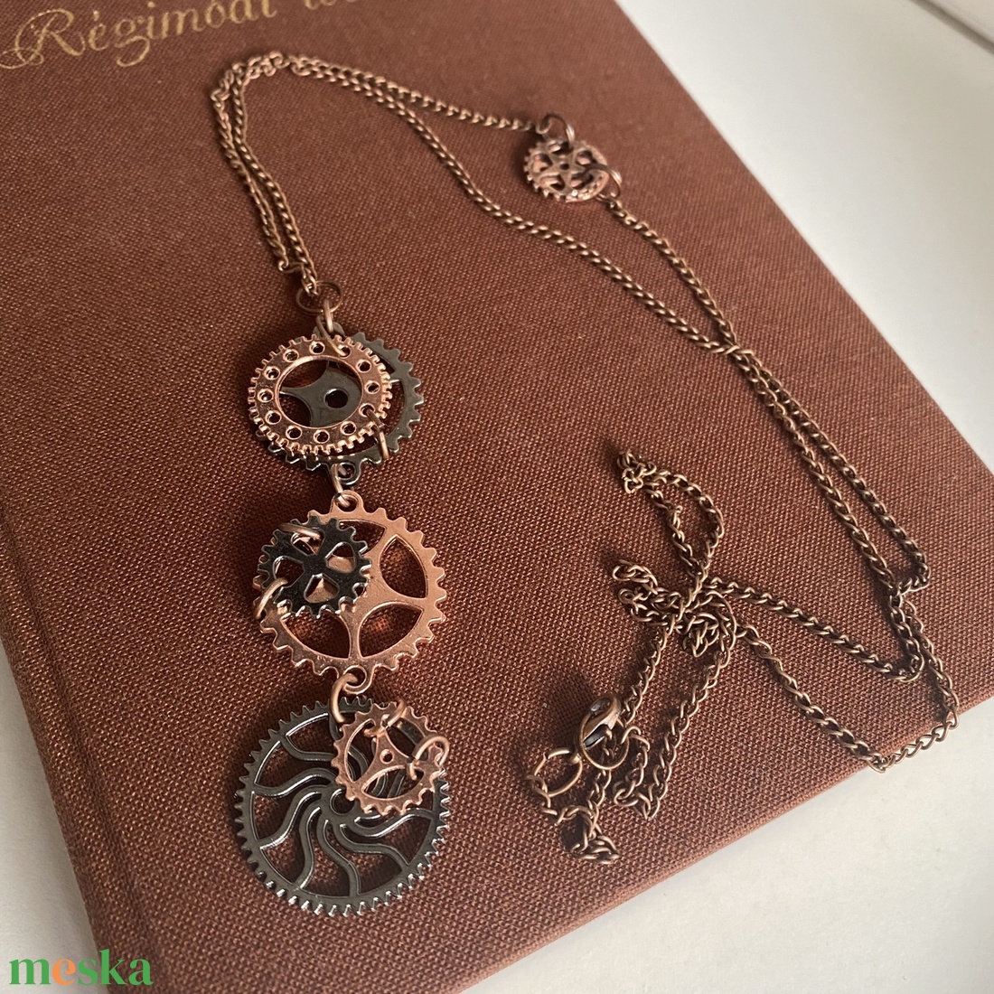 Hosszú steampunk nyaklánc és medál - ékszer - nyaklánc - medálos nyaklánc - Meska.hu Hosszú steampunk nyaklánc és medál - ékszer - nyaklánc - medálos nyaklánc - Meska.hu