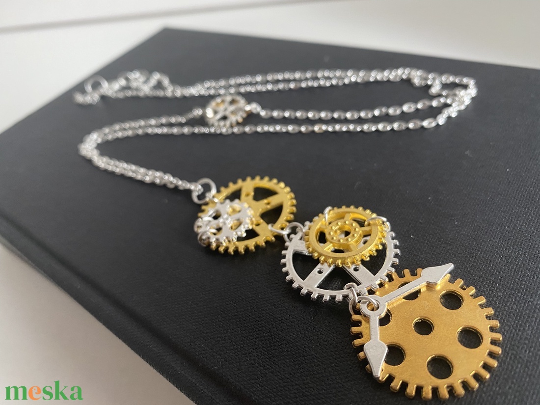 Steampunk nyaklánc és medál, hosszú - ékszer - nyaklánc - medálos nyaklánc - Meska.hu Steampunk nyaklánc és medál, hosszú - ékszer - nyaklánc - medálos nyaklánc - Meska.hu