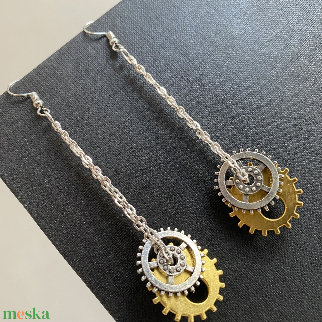 Lógós steampunk fülbevaló, arany-ezüst színű - ékszer - fülbevaló - lógó fülbevaló - Meska.hu