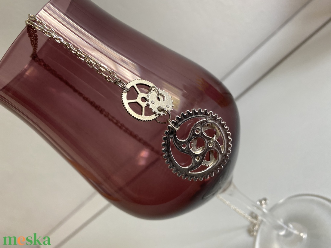 Steampunk nyaklánc és medál, ezüst színű, hosszú - ékszer - nyaklánc - medálos nyaklánc - Meska.hu Steampunk nyaklánc és medál, ezüst színű, hosszú - ékszer - nyaklánc - medálos nyaklánc - Meska.hu