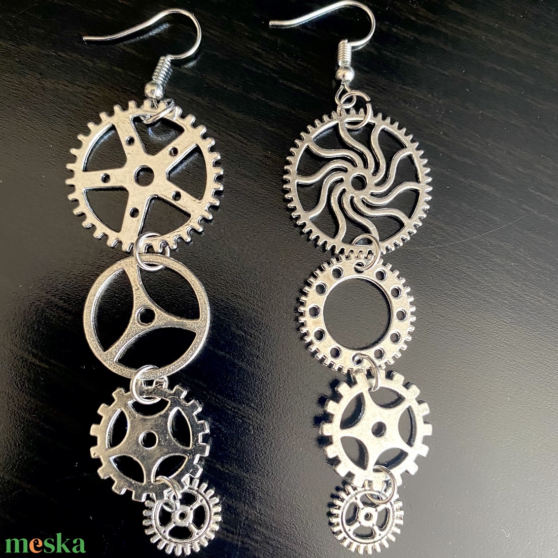 Steampunk fülbevaló, ezüst színű, aszimmetrikus - ékszer - fülbevaló - lógó fülbevaló - Meska.hu Steampunk fülbevaló, ezüst színű, aszimmetrikus - ékszer - fülbevaló - lógó fülbevaló - Meska.hu