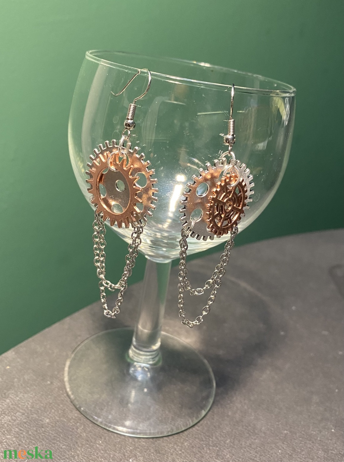 Steampunk fülbevaló, láncos, ezüst-rózsa - ékszer - fülbevaló - lógó fülbevaló - Meska.hu Steampunk fülbevaló, láncos, ezüst-rózsa - ékszer - fülbevaló - lógó fülbevaló - Meska.hu