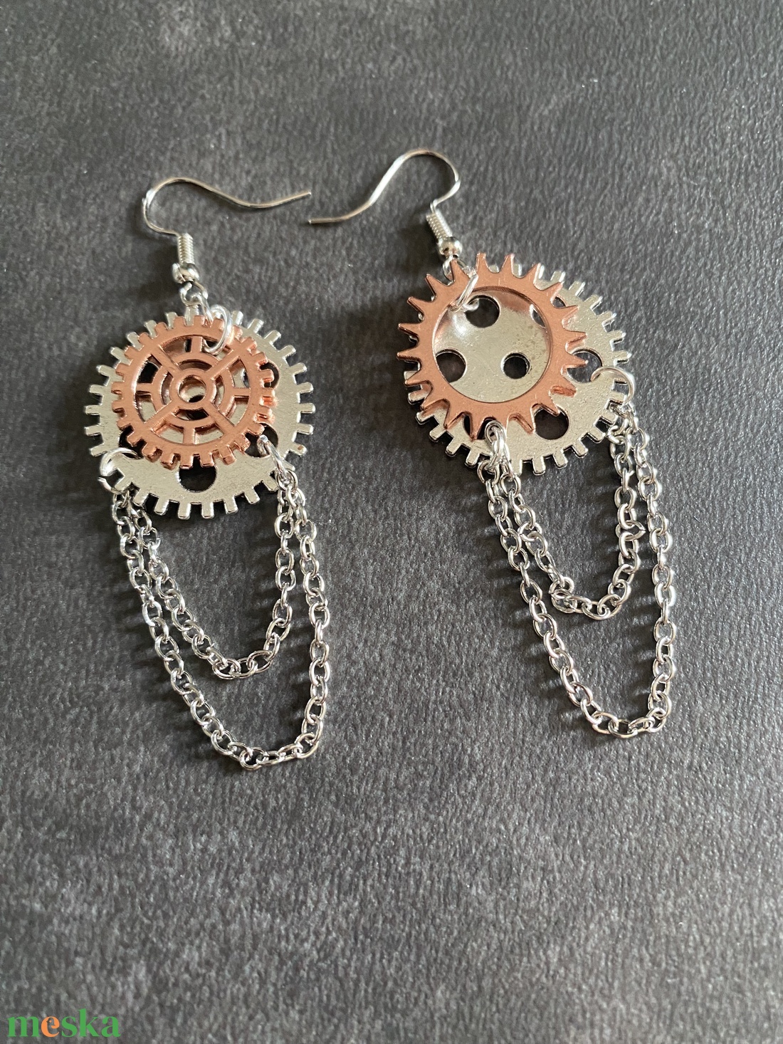 Steampunk fülbevaló, láncos, ezüst-rózsa - ékszer - fülbevaló - lógó fülbevaló - Meska.hu Steampunk fülbevaló, láncos, ezüst-rózsa - ékszer - fülbevaló - lógó fülbevaló - Meska.hu