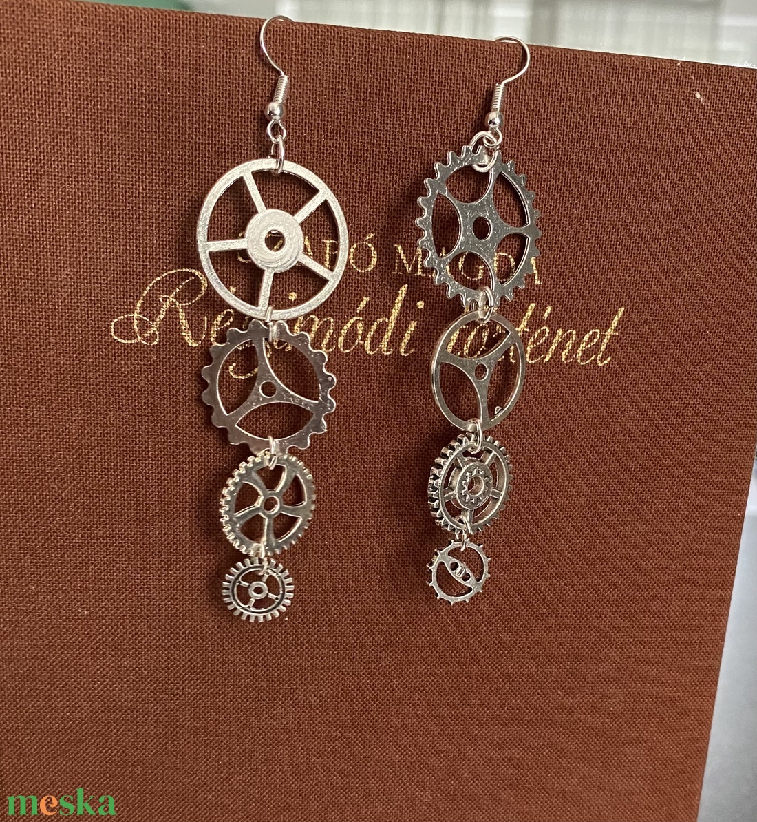 Steampunk fülbevaló, ezüst színű, szimmetrikus - ékszer - fülbevaló - lógó fülbevaló - Meska.hu