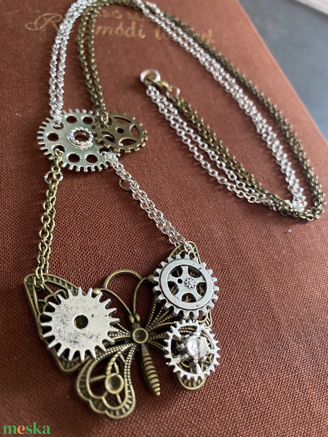 Pillangó nyaklánc, steampunk, ezüst-réz színű - ékszer - nyaklánc - medálos nyaklánc - Meska.hu Pillangó nyaklánc, steampunk, ezüst-réz színű - ékszer - nyaklánc - medálos nyaklánc - Meska.hu
