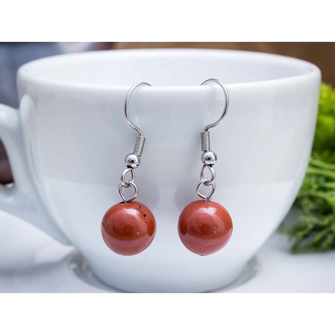 Korall lógós fülbevaló 8mm - ékszer - fülbevaló - lógó fülbevaló - Meska.hu