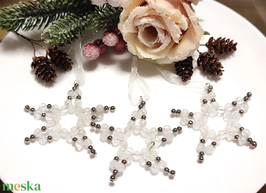 Gyöngy csillag karácsonyfadísz szett, 3 db csillag dísz - ezüst - karácsony - karácsonyi lakásdekoráció - karácsonyfadíszek - Meska.hu