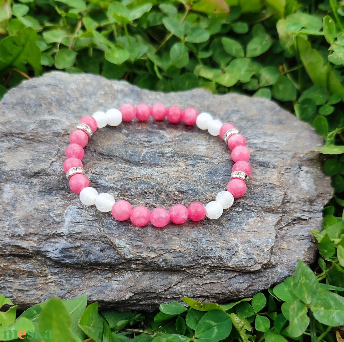 Eper jáde - fehér achát ásvány karkötő - ékszer - karkötő - ásványkarkötő - Meska.hu