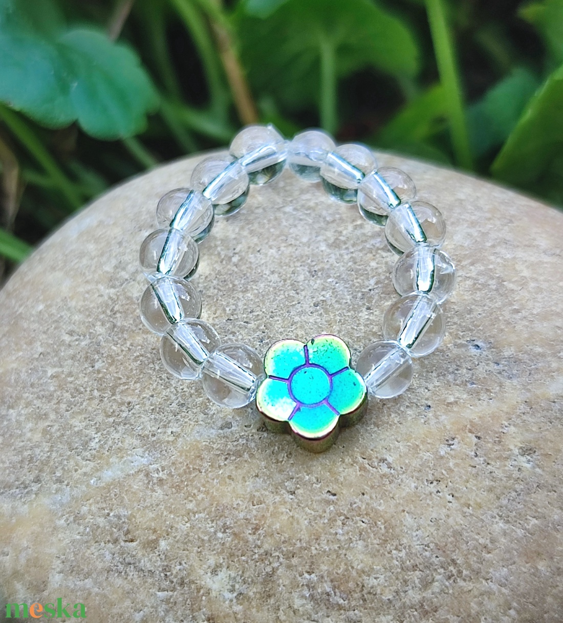 Hematit - hegyikristály gumis gyűrű hematit virággal  - ékszer - gyűrű - gyöngyös gyűrű - Meska.hu