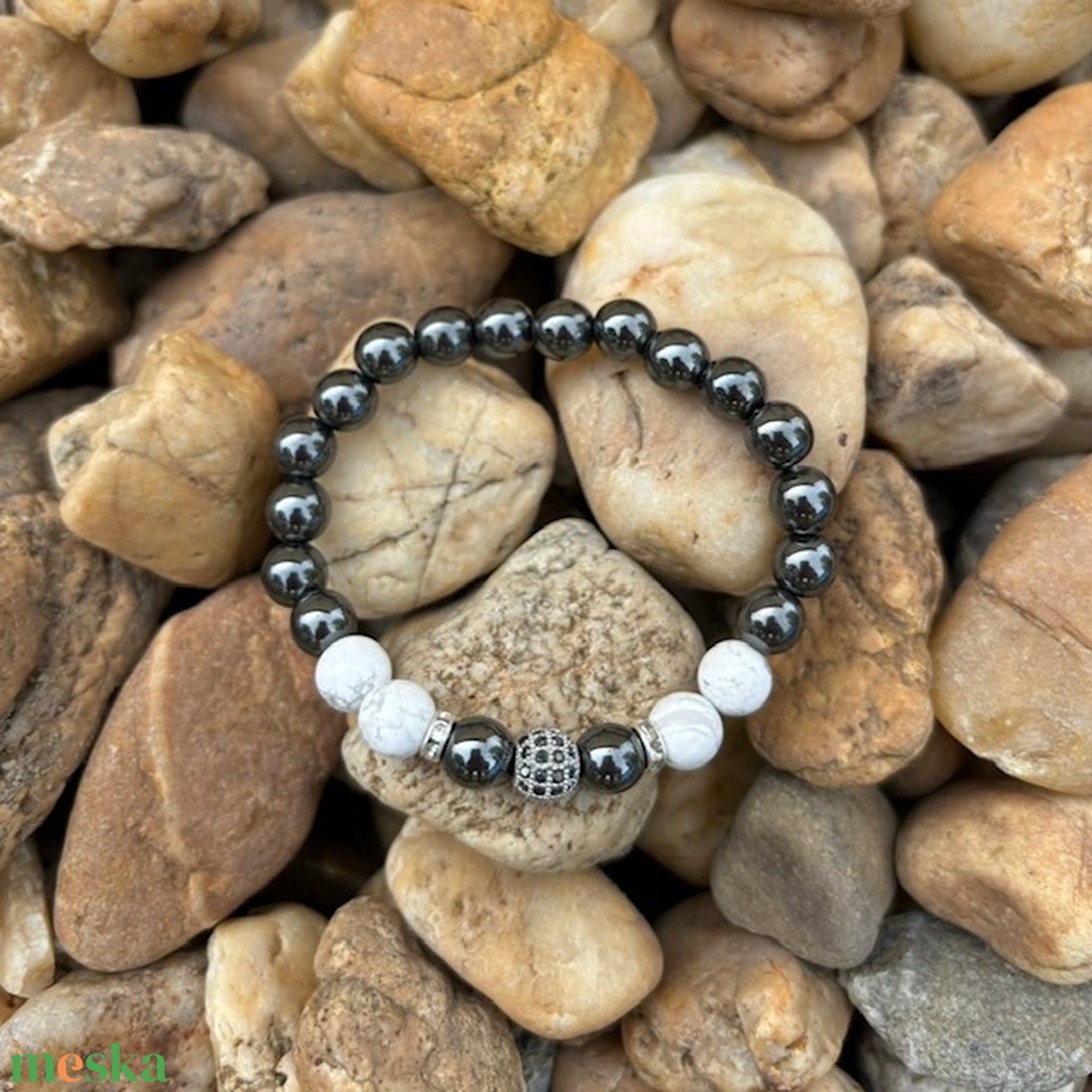 Öntudat-Önerő Hematit-Howlit Női Ásványkarkötő - ékszer - karkötő - charm karkötő - Meska.hu