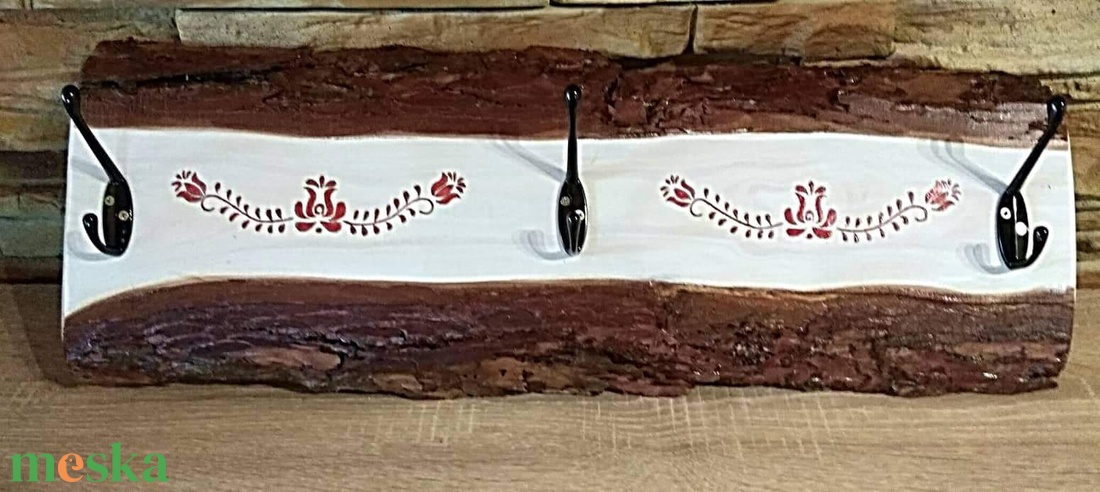 Piros virágos motívummal díszített falra szerelhető tároló  - otthon & életmód - tárolás & rendszerezés - fali tároló - Meska.hu