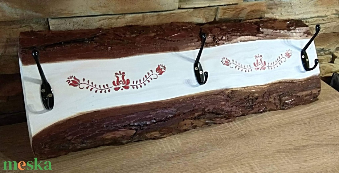 Piros virágos motívummal díszített falra szerelhető tároló  - otthon & életmód - tárolás & rendszerezés - fali tároló - Meska.hu
