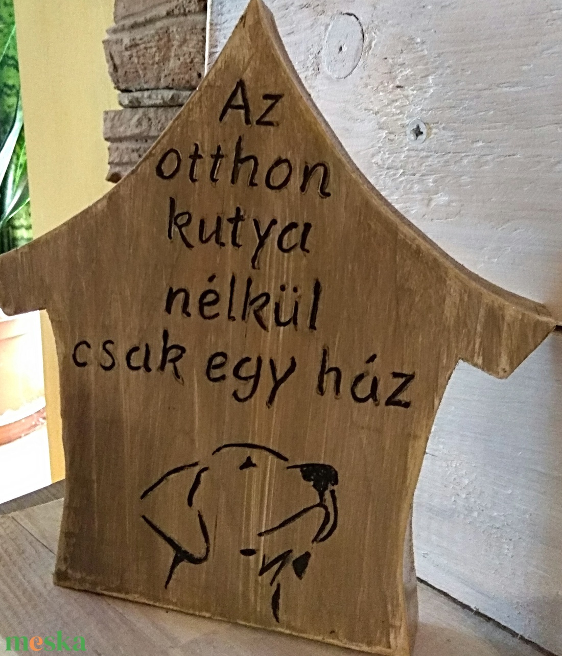 Házikó formájú kutyusos fatábla vintage stílusban - otthon & életmód - ház & kert - névtábla - Meska.hu Házikó formájú kutyusos fatábla vintage stílusban - otthon & életmód - ház & kert - névtábla - Meska.hu