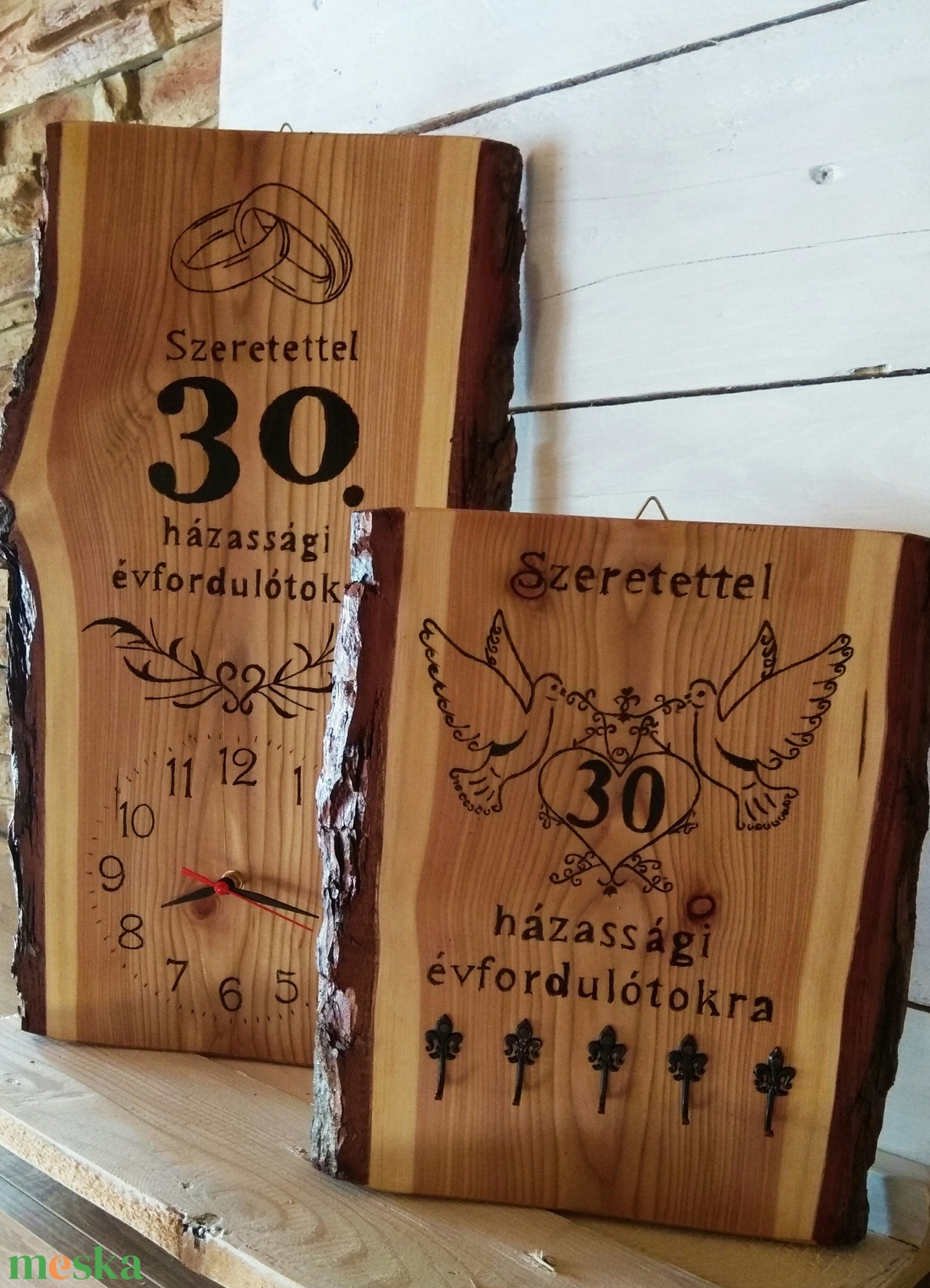Házassági évforduló alkalmából falióra és kulcstartó szettben - otthon & életmód - dekoráció - fali és függő dekoráció - falióra & óra - Meska.hu Házassági évforduló alkalmából falióra és kulcstartó szettben - otthon & életmód - dekoráció - fali és függő dekoráció - falióra & óra - Meska.hu