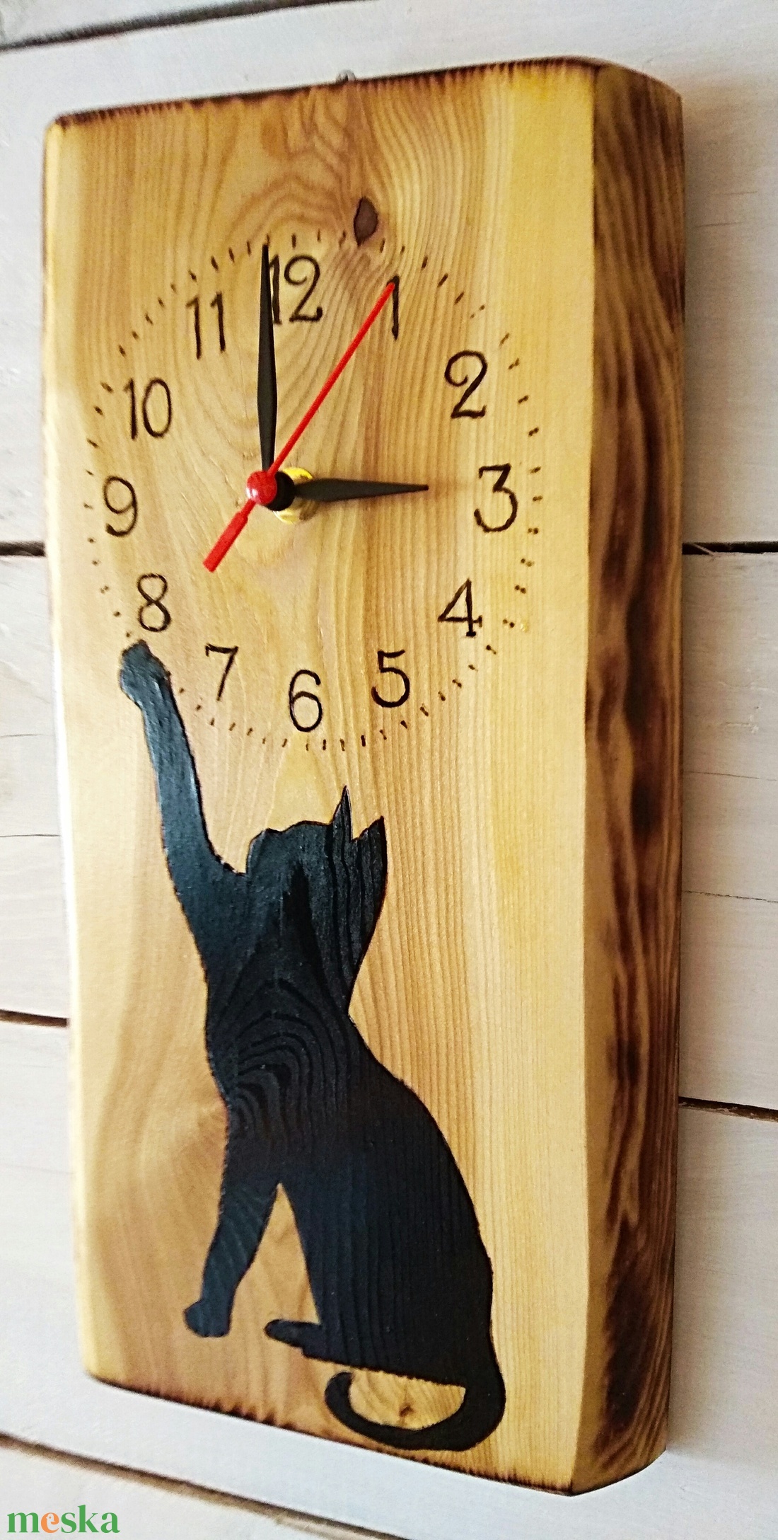 Vörösfenyő falióra fekete cicával - otthon & életmód - dekoráció - fali és függő dekoráció - falióra & óra - Meska.hu