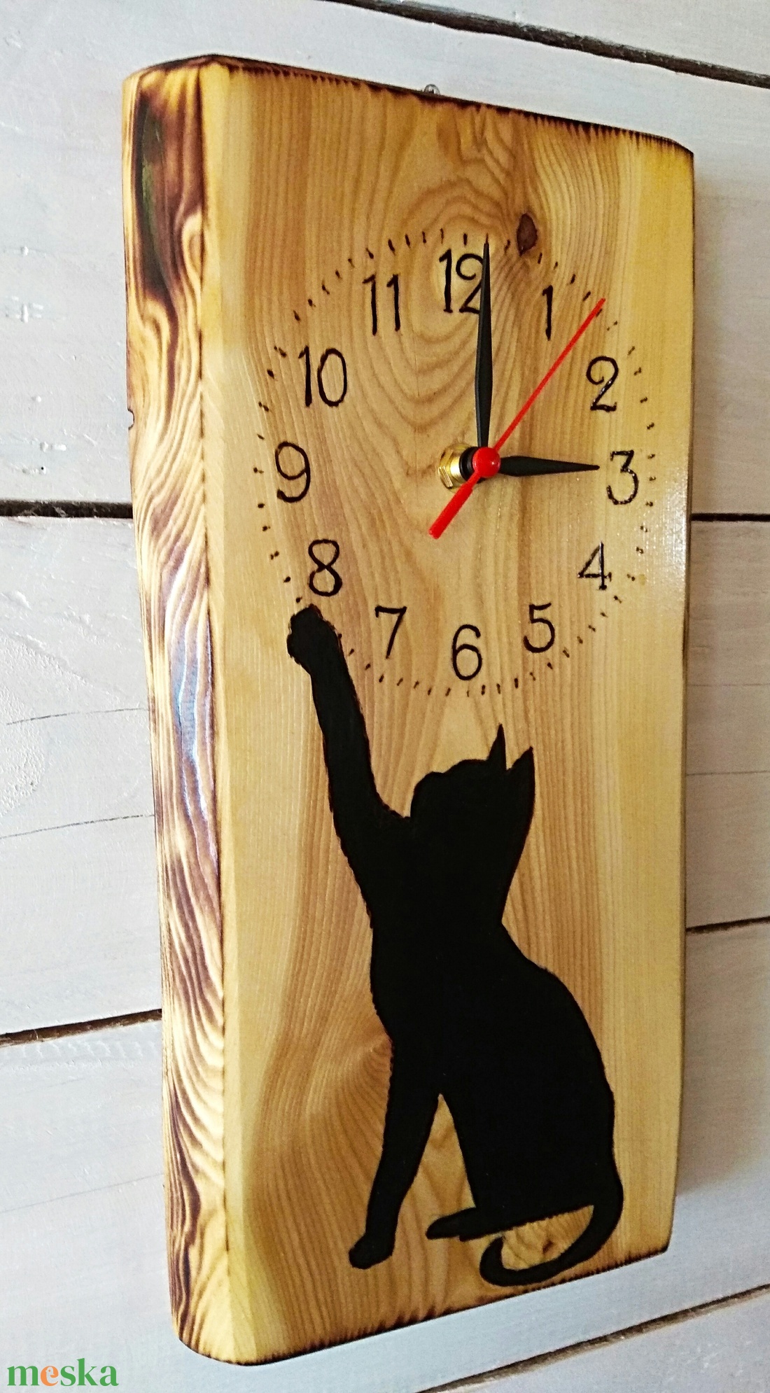 Vörösfenyő falióra fekete cicával - otthon & életmód - dekoráció - fali és függő dekoráció - falióra & óra - Meska.hu