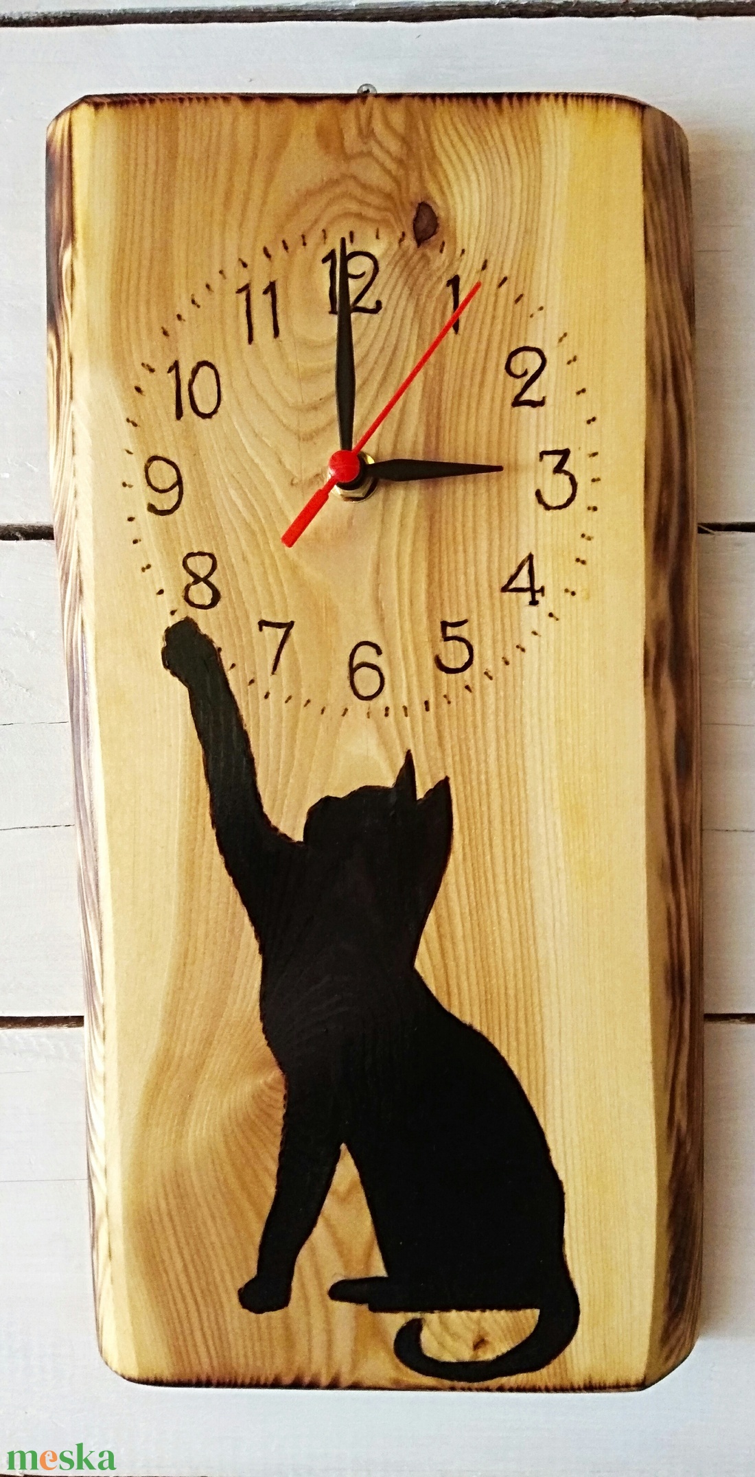 Vörösfenyő falióra fekete cicával - otthon & életmód - dekoráció - fali és függő dekoráció - falióra & óra - Meska.hu