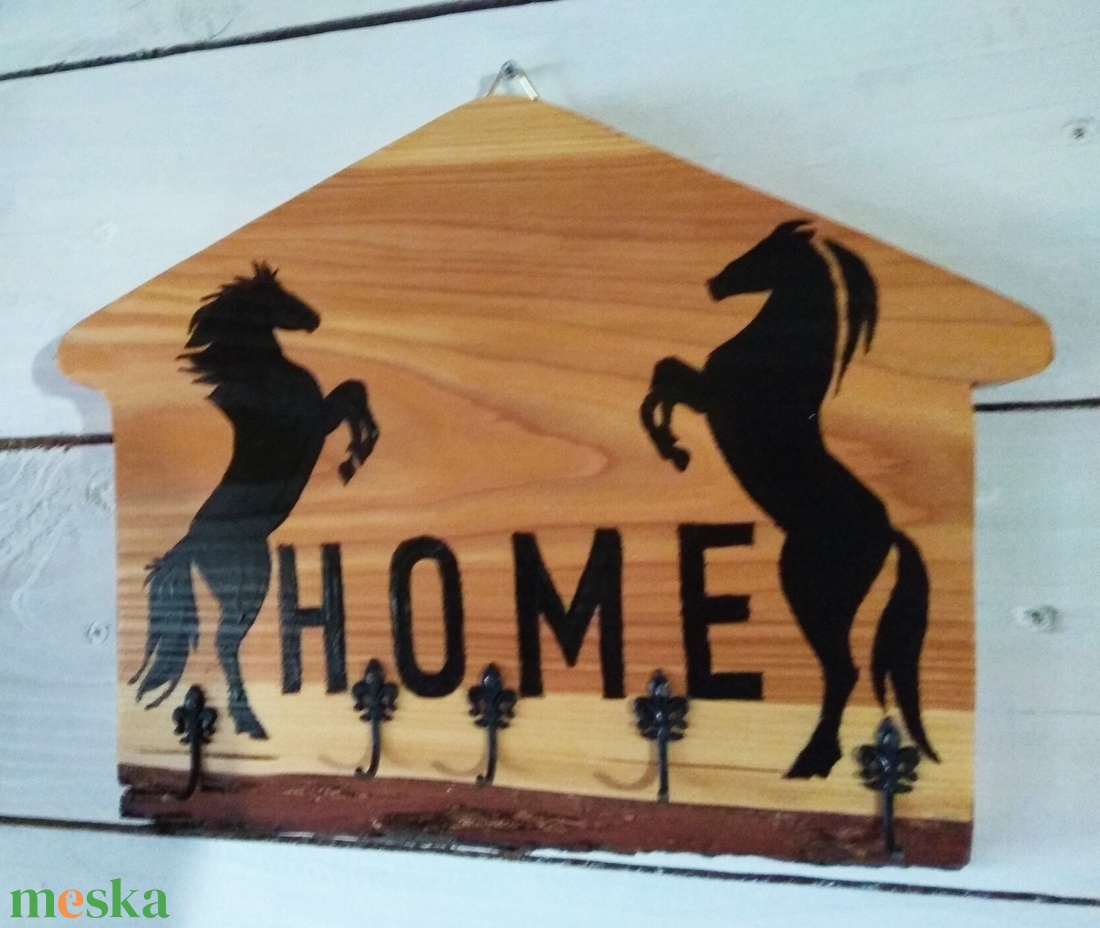 Home felirattal díszített,lovas, házikó formájú fali kulcstartó - otthon & életmód - dekoráció - fali és függő dekoráció - fali kulcstartó - Meska.hu Home felirattal díszített,lovas, házikó formájú fali kulcstartó - otthon & életmód - dekoráció - fali és függő dekoráció - fali kulcstartó - Meska.hu