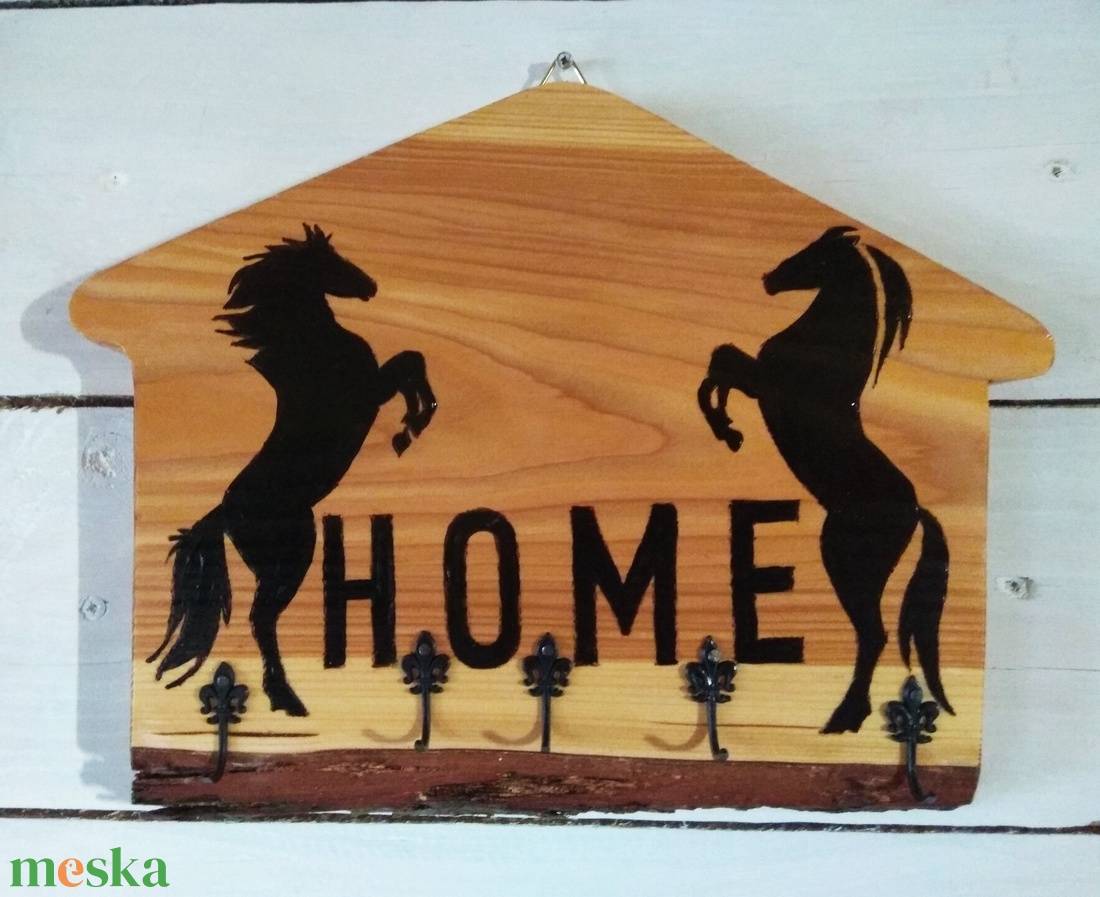 Home felirattal díszített,lovas, házikó formájú fali kulcstartó - otthon & életmód - dekoráció - fali és függő dekoráció - fali kulcstartó - Meska.hu Home felirattal díszített,lovas, házikó formájú fali kulcstartó - otthon & életmód - dekoráció - fali és függő dekoráció - fali kulcstartó - Meska.hu