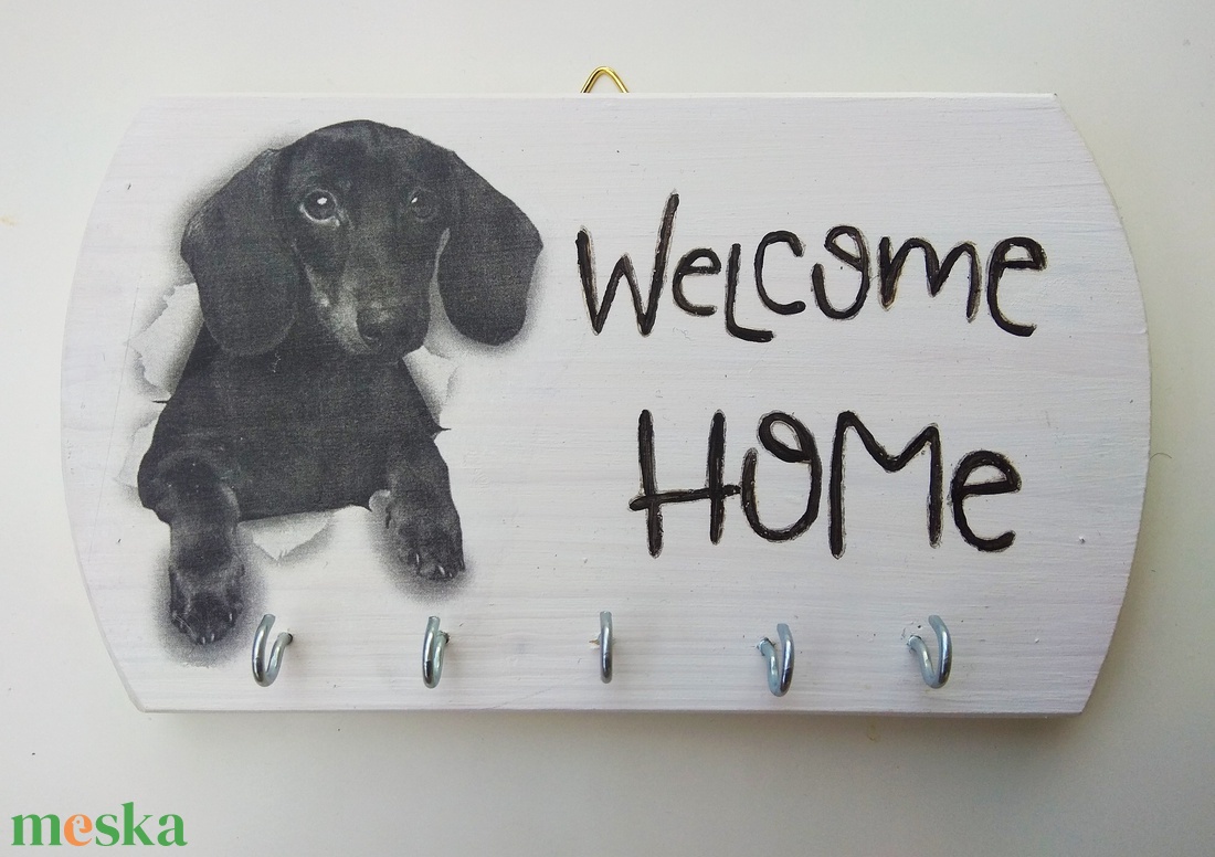 Welcome home fa fali kulcstartó tacskó kutyussal  - otthon & életmód - dekoráció - fali és függő dekoráció - fali kulcstartó - Meska.hu