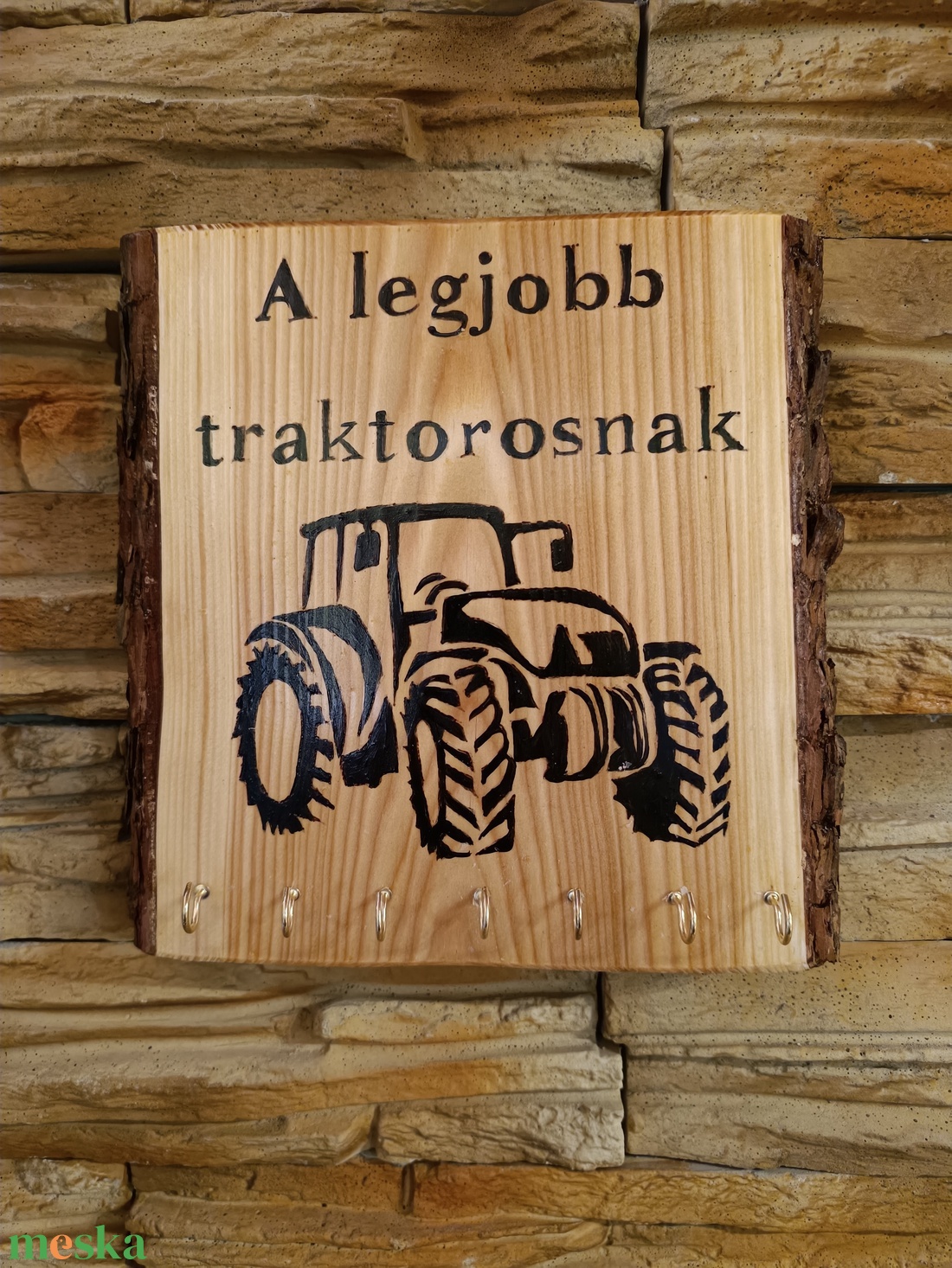 Fából készült fali kulcstartó a legjobb traktorosnak - otthon & életmód - dekoráció - fali és függő dekoráció - fali kulcstartó - Meska.hu Fából készült fali kulcstartó a legjobb traktorosnak - otthon & életmód - dekoráció - fali és függő dekoráció - fali kulcstartó - Meska.hu