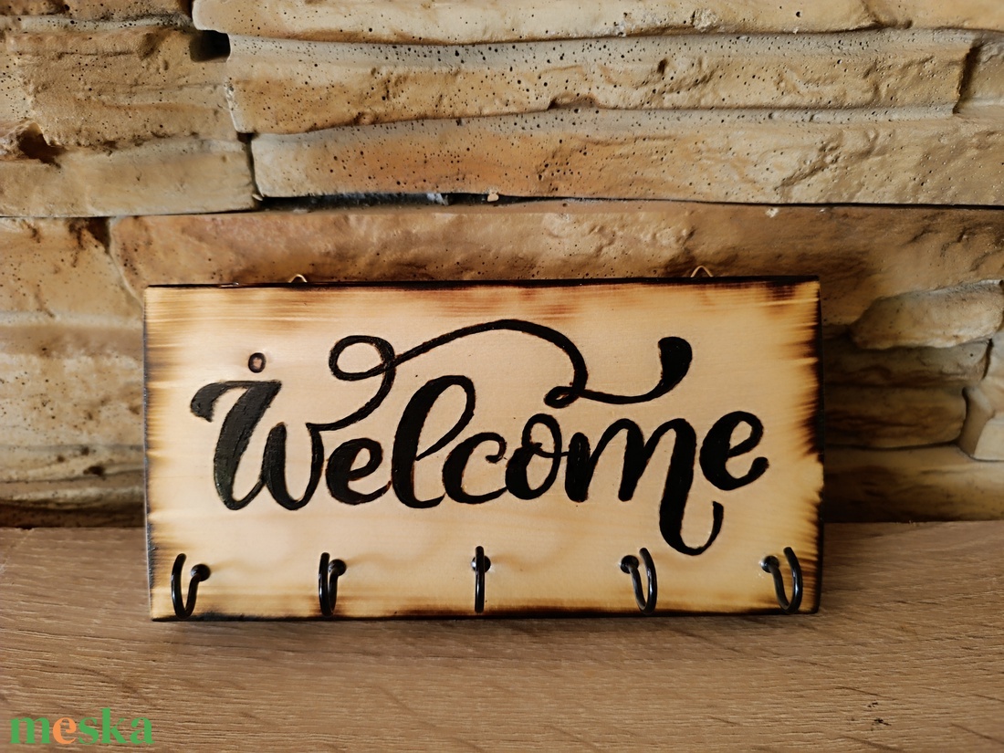 Fa fali kulcstartó Welcome felirattal - otthon & életmód - dekoráció - fali és függő dekoráció - fali kulcstartó - Meska.hu Fa fali kulcstartó Welcome felirattal - otthon & életmód - dekoráció - fali és függő dekoráció - fali kulcstartó - Meska.hu