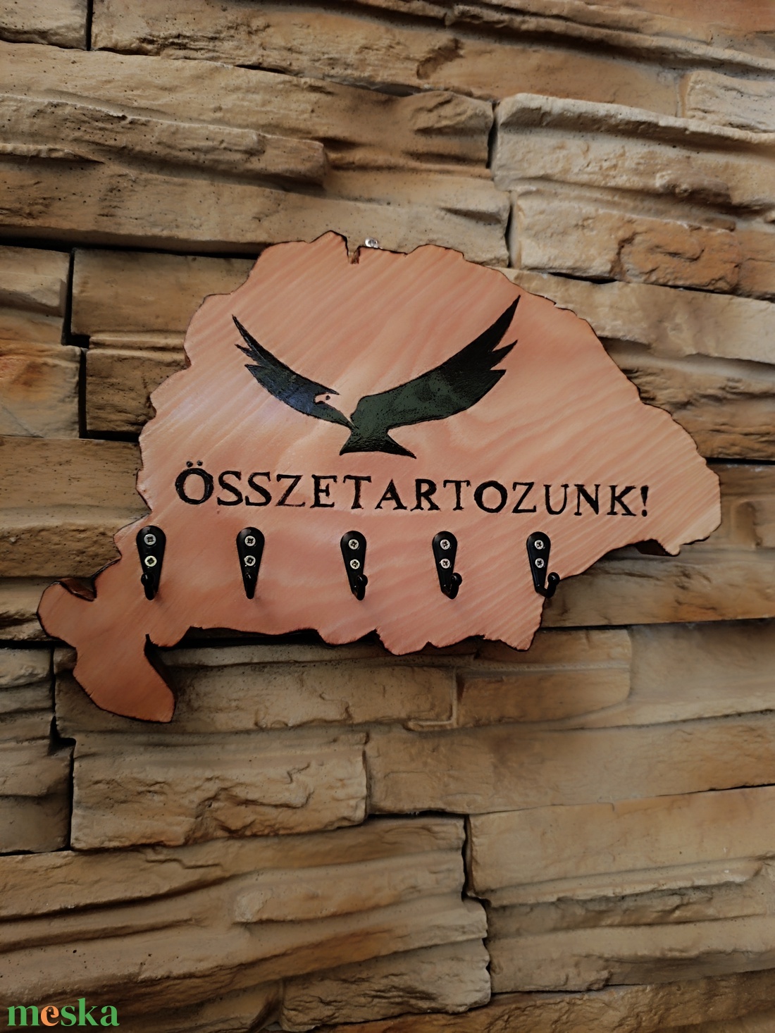 Nagy Magyarország formájú fali kulcstartó összetartozunk felirattal - otthon & életmód - dekoráció - fali és függő dekoráció - fali kulcstartó - Meska.hu Nagy Magyarország formájú fali kulcstartó összetartozunk felirattal - otthon & életmód - dekoráció - fali és függő dekoráció - fali kulcstartó - Meska.hu