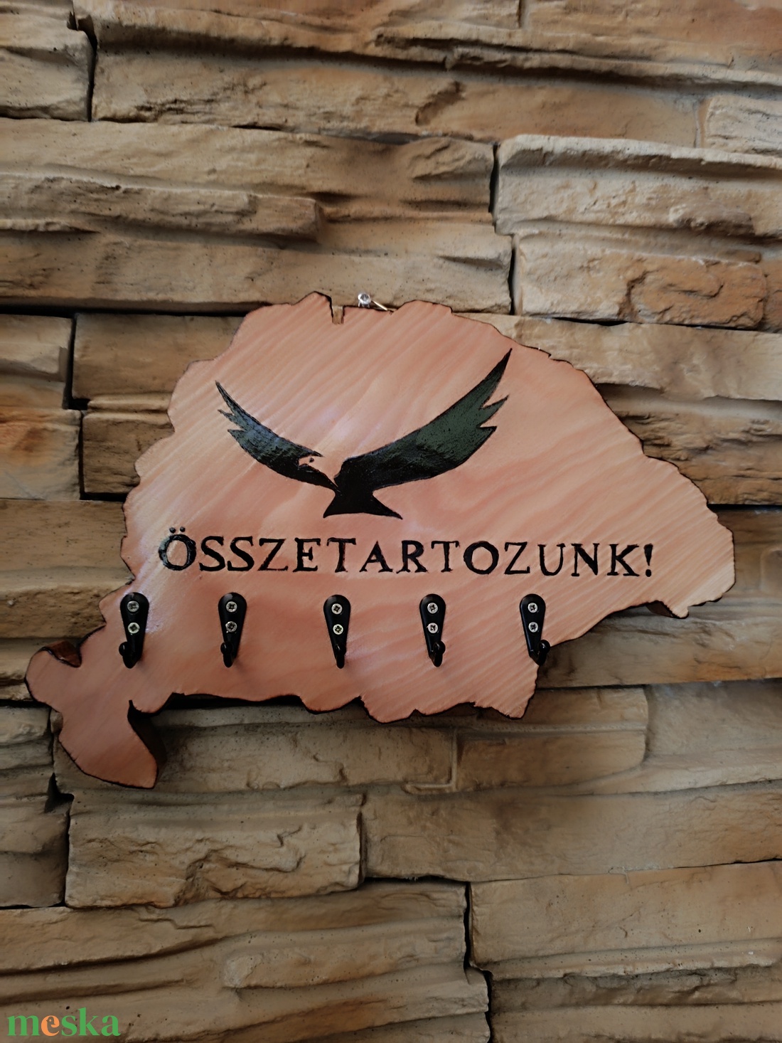 Nagy Magyarország formájú fali kulcstartó összetartozunk felirattal - otthon & életmód - dekoráció - fali és függő dekoráció - fali kulcstartó - Meska.hu Nagy Magyarország formájú fali kulcstartó összetartozunk felirattal - otthon & életmód - dekoráció - fali és függő dekoráció - fali kulcstartó - Meska.hu