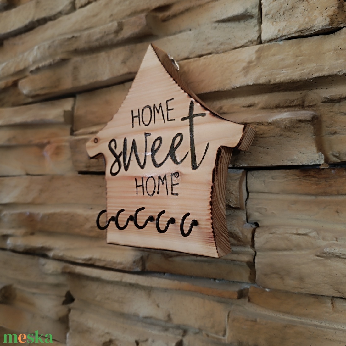 Home sweet home felirattal díszített fából készült fali kulcstartó  - otthon & életmód - dekoráció - fali és függő dekoráció - fali kulcstartó - Meska.hu