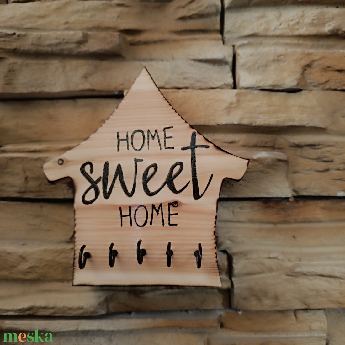 Home sweet home felirattal díszített fából készült fali kulcstartó  - otthon & életmód - dekoráció - fali és függő dekoráció - fali kulcstartó - Meska.hu