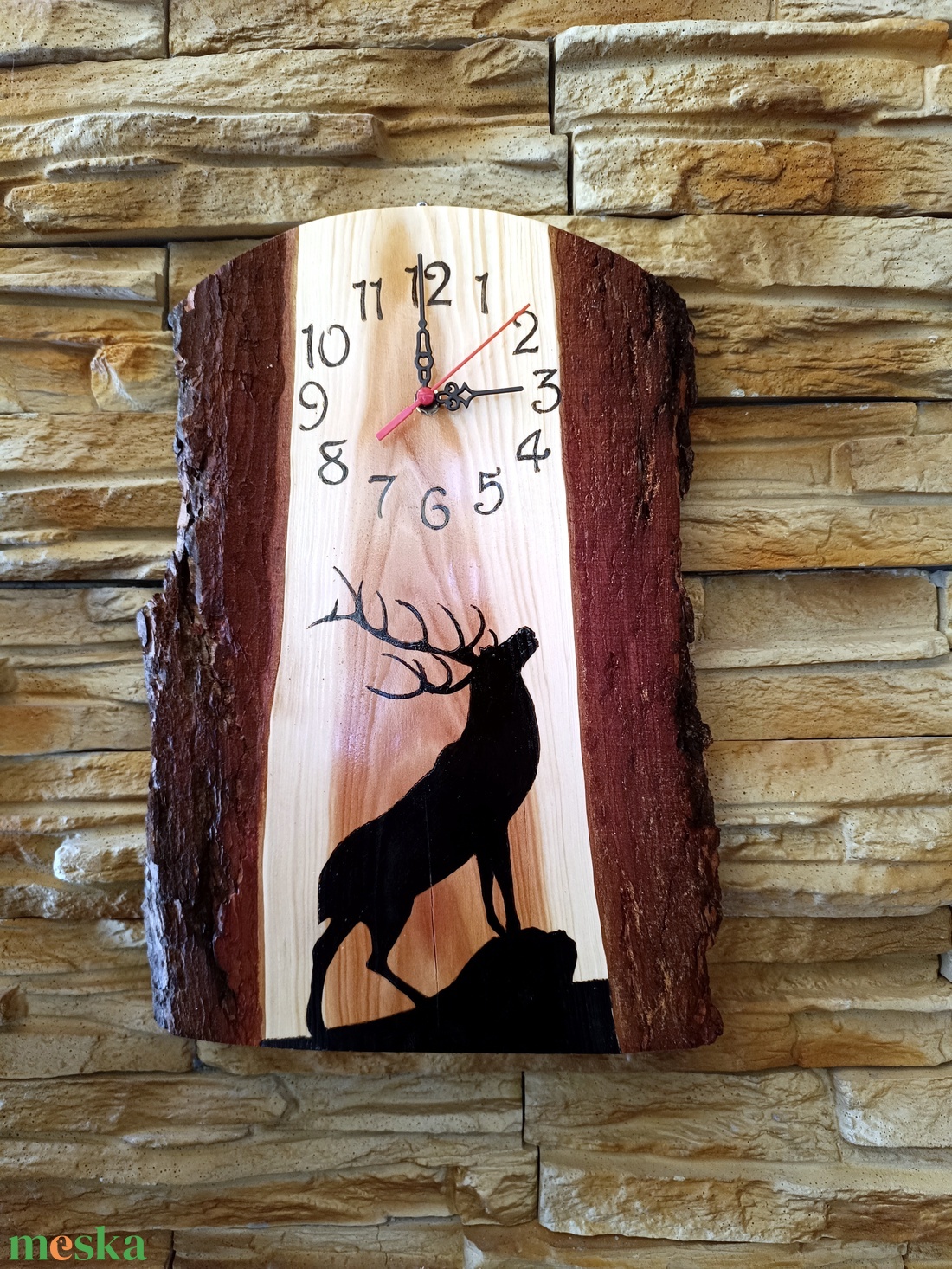 Szarvas sziluettel díszített fa falióra  - otthon & életmód - dekoráció - fali és függő dekoráció - falióra & óra - Meska.hu