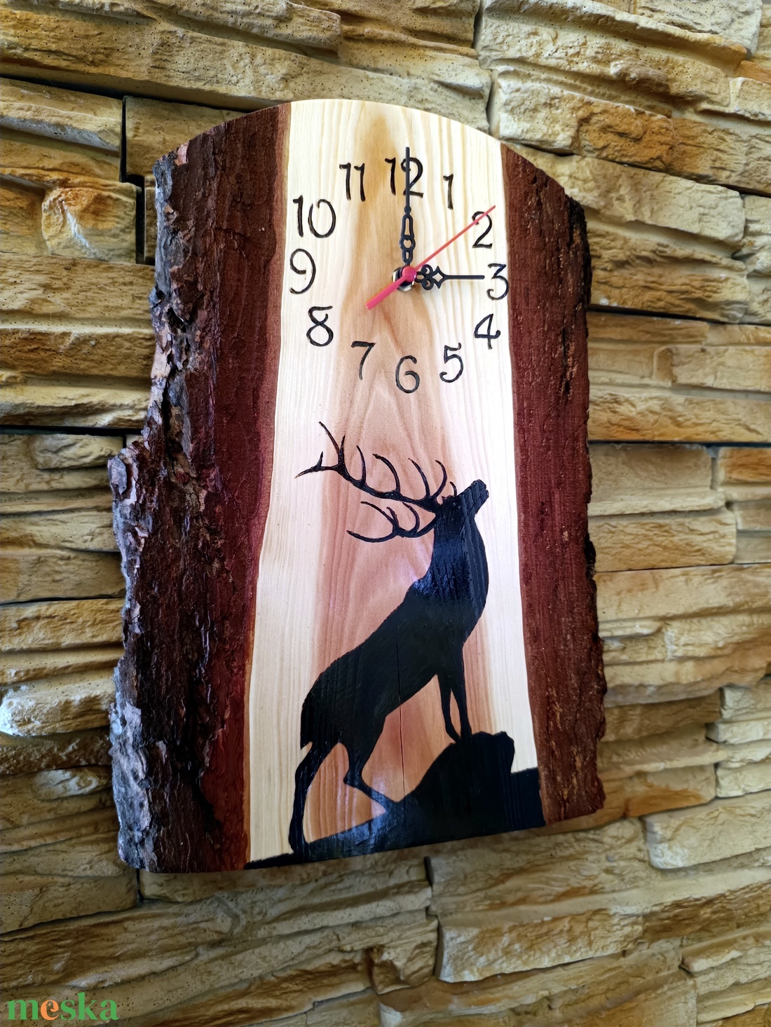 Szarvas sziluettel díszített fa falióra  - otthon & életmód - dekoráció - fali és függő dekoráció - falióra & óra - Meska.hu