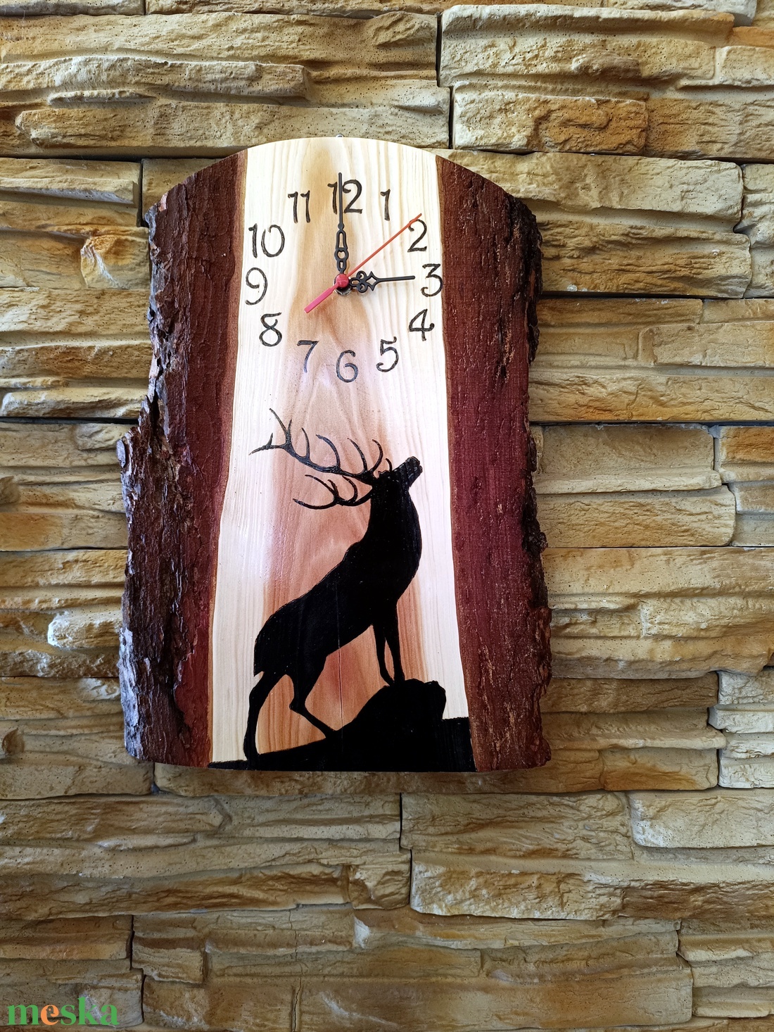 Szarvas sziluettel díszített fa falióra  - otthon & életmód - dekoráció - fali és függő dekoráció - falióra & óra - Meska.hu