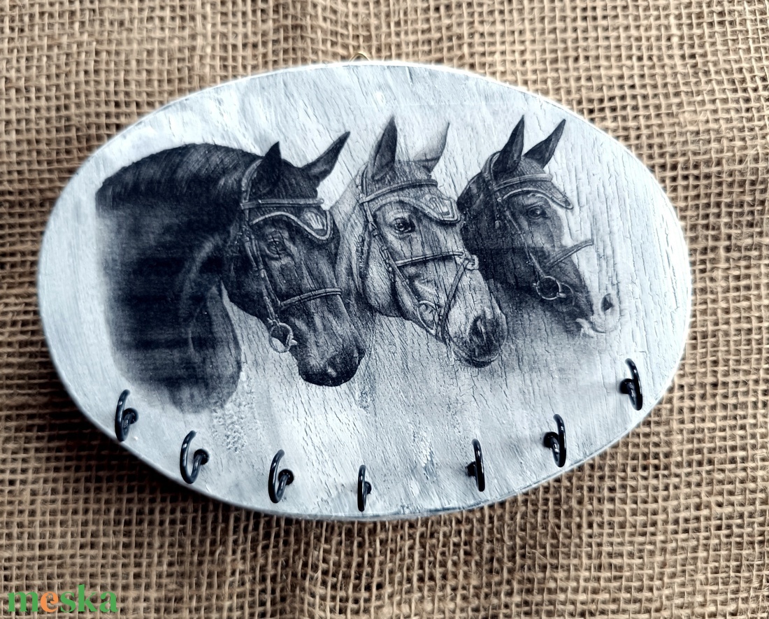 Vintage stílusú 3 lovas fa fali kulcstartó - otthon & életmód - dekoráció - fali és függő dekoráció - fali kulcstartó - Meska.hu Vintage stílusú 3 lovas fa fali kulcstartó - otthon & életmód - dekoráció - fali és függő dekoráció - fali kulcstartó - Meska.hu