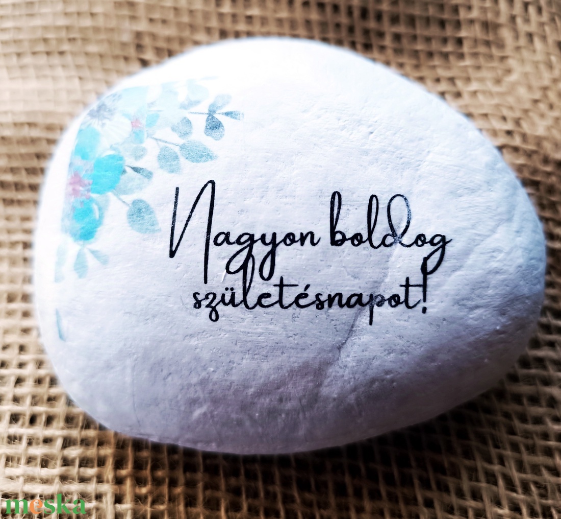 Nagyon boldog születésnapot! felirattal díszített kő  - otthon & életmód - dekoráció - asztal és polc dekoráció - kavics & kő - Meska.hu