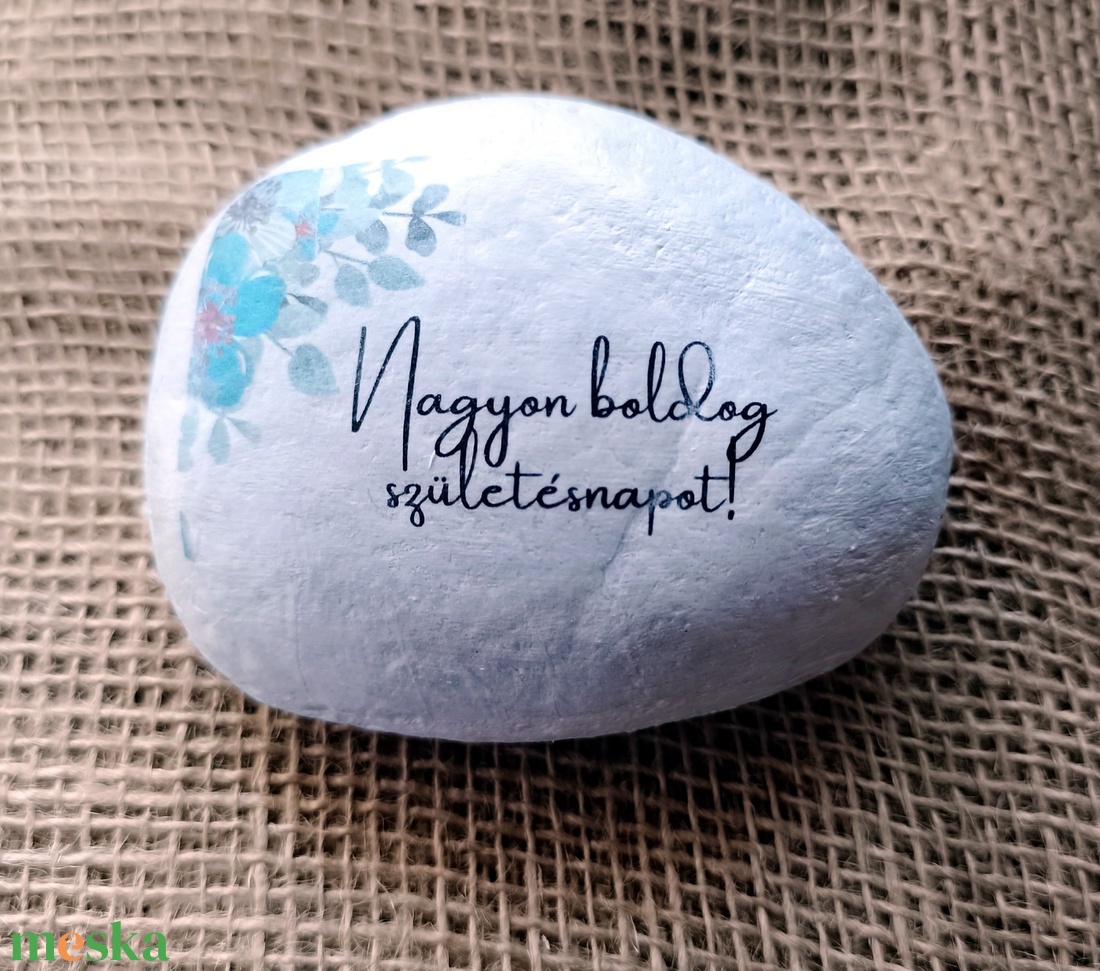 Nagyon boldog születésnapot! felirattal díszített kő  - otthon & életmód - dekoráció - asztal és polc dekoráció - kavics & kő - Meska.hu