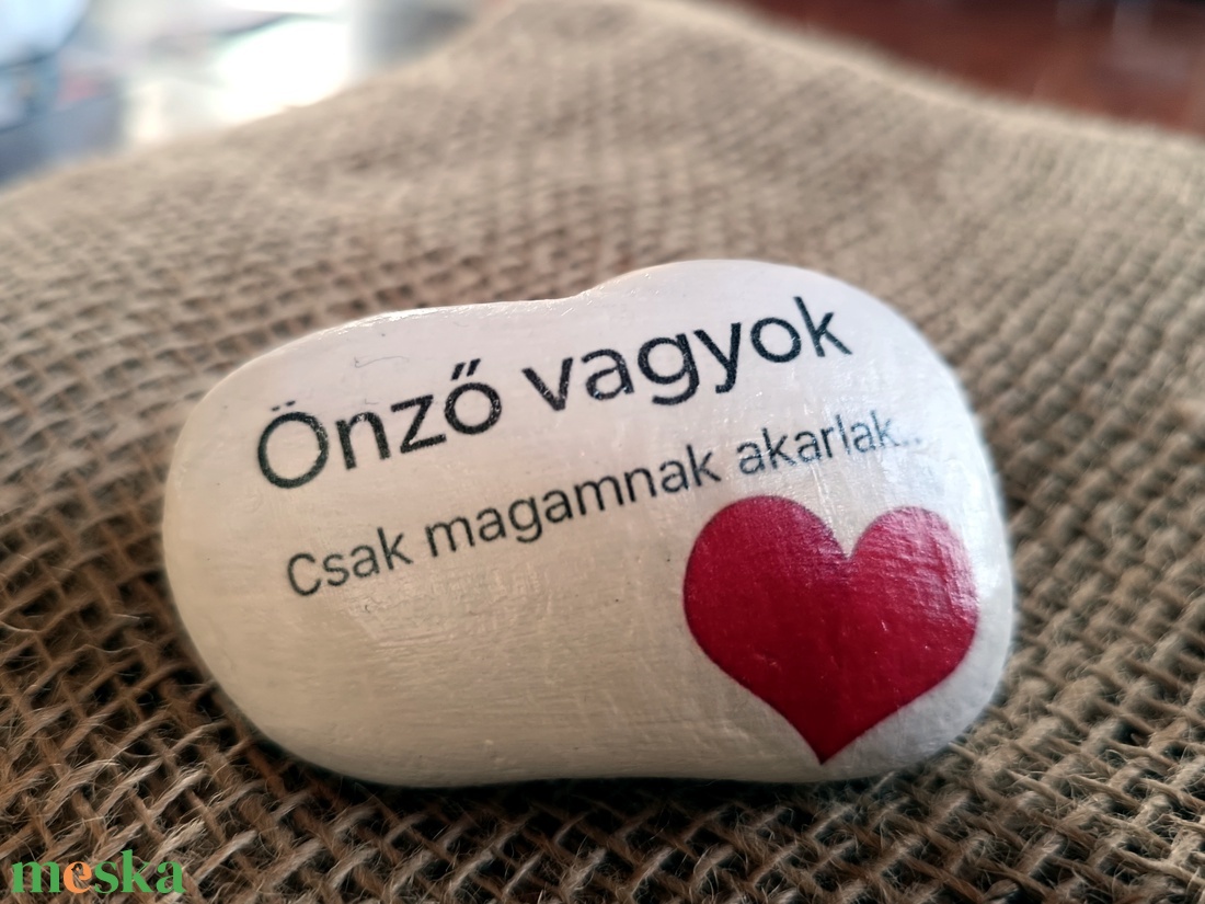 Önző vagyok csak magamnak akarlak...felirattal díszített festett kő Valentin nap alkalmából - otthon & életmód - dekoráció - asztal és polc dekoráció - kavics & kő - Meska.hu Önző vagyok csak magamnak akarlak...felirattal díszített festett kő Valentin nap alkalmából - otthon & életmód - dekoráció - asztal és polc dekoráció - kavics & kő - Meska.hu
