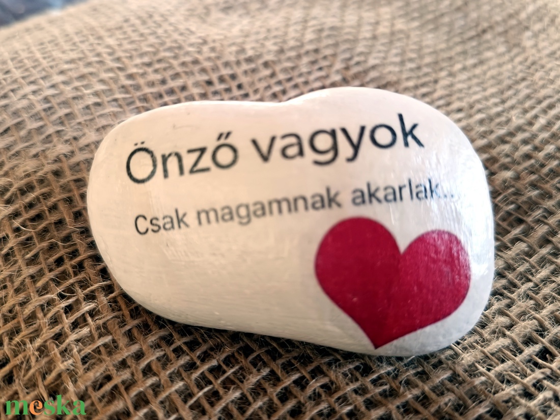 Önző vagyok csak magamnak akarlak...felirattal díszített festett kő Valentin nap alkalmából - otthon & életmód - dekoráció - asztal és polc dekoráció - kavics & kő - Meska.hu Önző vagyok csak magamnak akarlak...felirattal díszített festett kő Valentin nap alkalmából - otthon & életmód - dekoráció - asztal és polc dekoráció - kavics & kő - Meska.hu