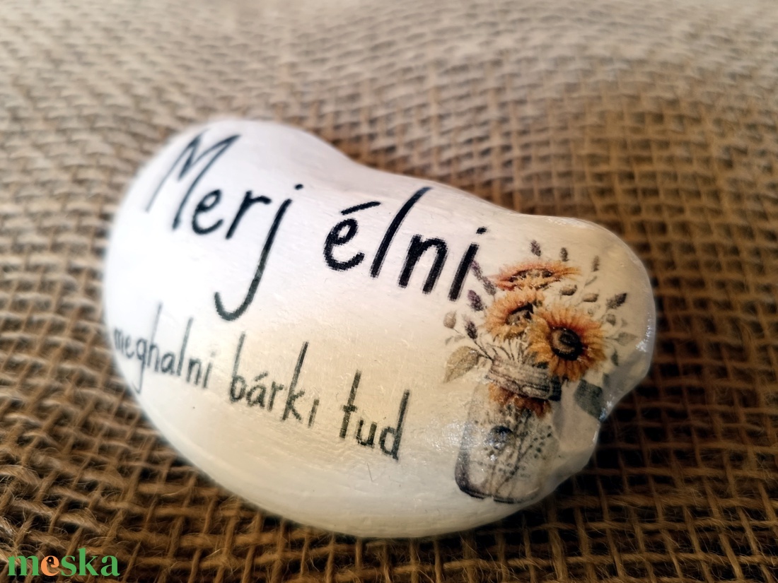 Motivációs kő Merj élni,meghalni bárki tud felirattal - otthon & életmód - dekoráció - asztal és polc dekoráció - kavics & kő - Meska.hu Motivációs kő Merj élni,meghalni bárki tud felirattal - otthon & életmód - dekoráció - asztal és polc dekoráció - kavics & kő - Meska.hu