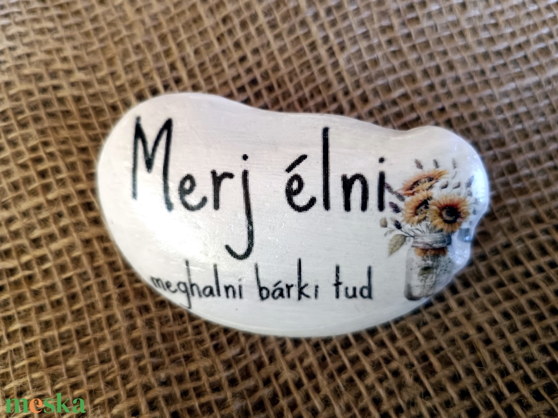 Motivációs kő Merj élni,meghalni bárki tud felirattal - otthon & életmód - dekoráció - asztal és polc dekoráció - kavics & kő - Meska.hu Motivációs kő Merj élni,meghalni bárki tud felirattal - otthon & életmód - dekoráció - asztal és polc dekoráció - kavics & kő - Meska.hu